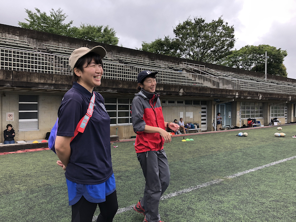 埜村さん（左）と中村コーチ。藤沢RSの練習にて（撮影：BBM）