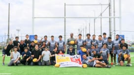 笑顔と歓声に包まれたブラインドラグビー実技教室。小学生が元日本代表選手らを翻弄