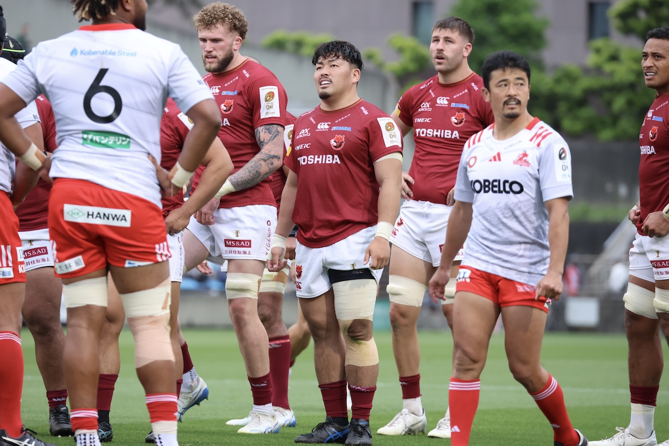 膝と肩が効いた。ブレイブルーパスの木村星南がスクラムと防御で奮闘。