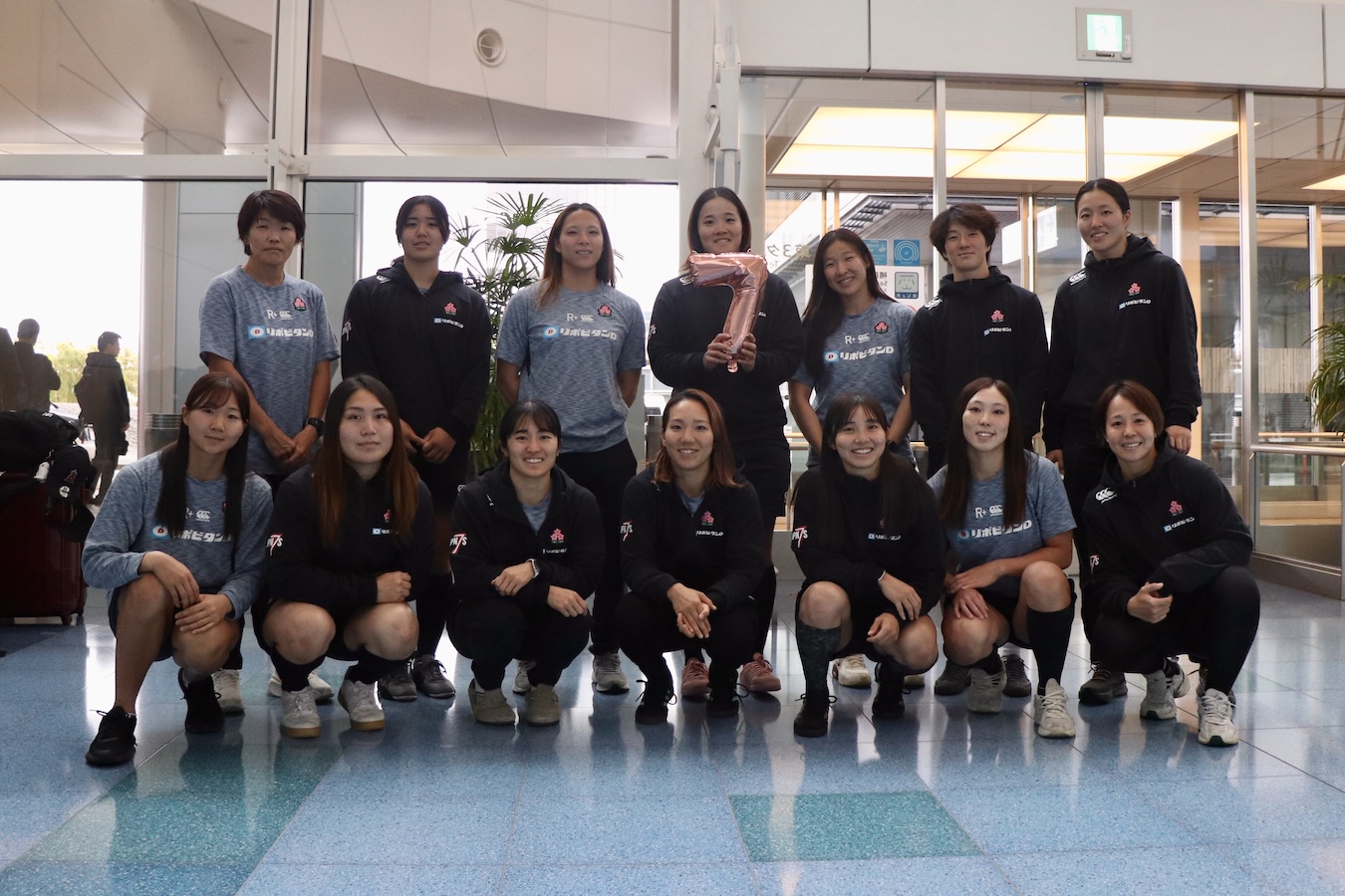 女子日本代表“サクラセブンズ”がワールドチャンピオンシップを終え帰国。飛躍のシーズンを振り返る。