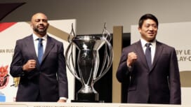 リーグワンプレーオフを前にリーチ マイケル、坂手淳史が意気込み語る。応援芸人の青木マッチョはパワーを披露。