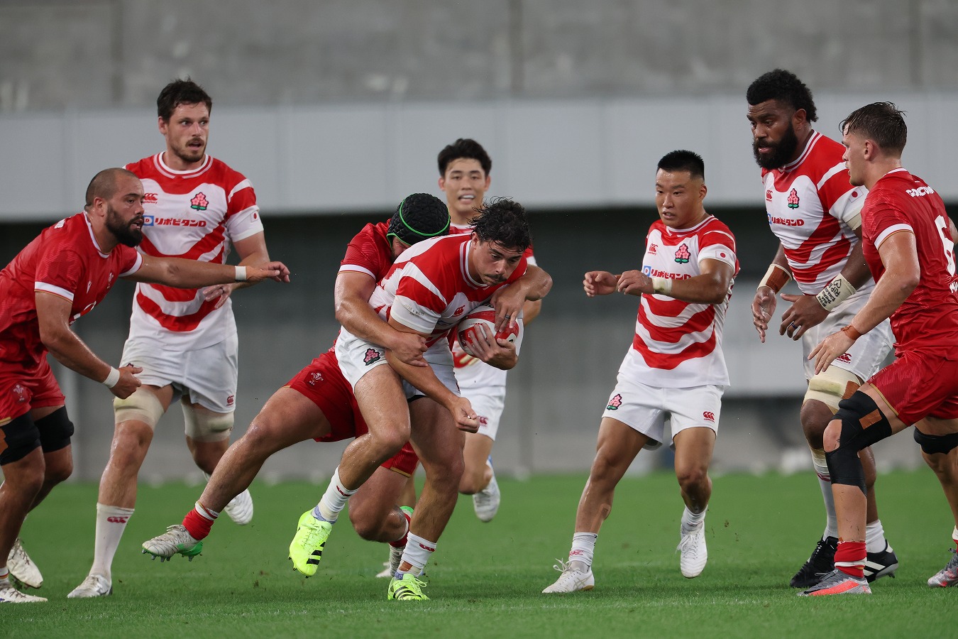 日本代表、連勝ならず。ウエールズは連敗を18でストップ。