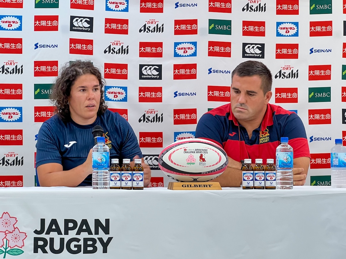 女子スペイン代表が秩父宮で前日練習。「見る人が試合に入り込む気持ちになるようなプレーをしたい」とマルエコスHC。