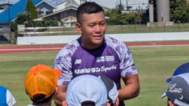 スピアーズ岸岡智樹が全国各地でラグビー教室を実施。「深刻に掲げる問題」とは。