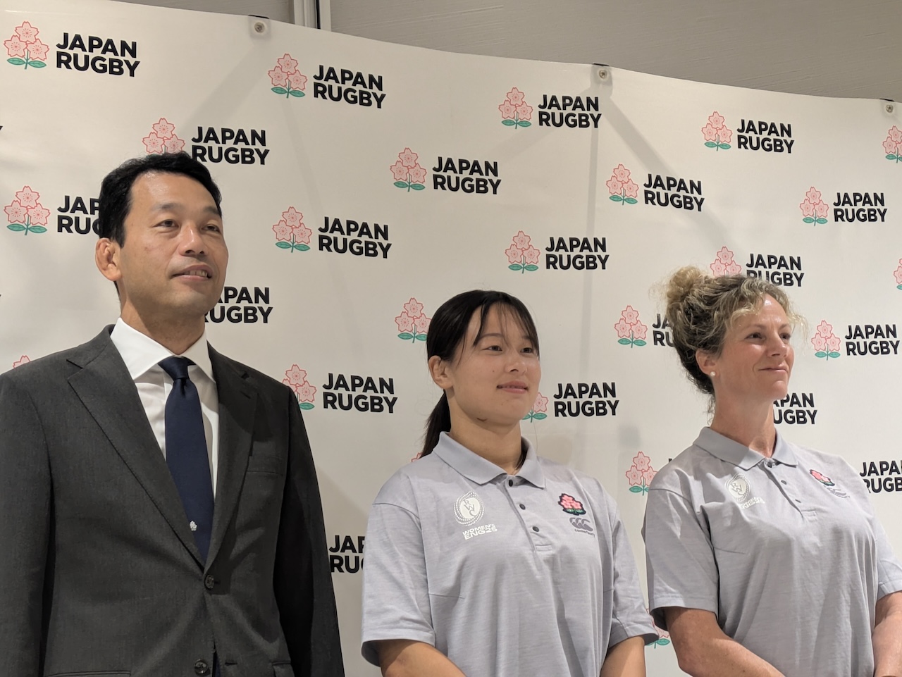 サクラフィフティーンがワールドカップ開催国イングランドから帰国。レスリーHC「いったん私の契約は終わります」