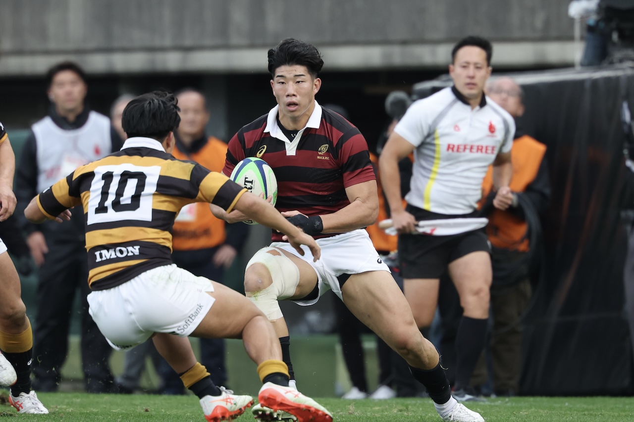 矢崎由高［早大／FB］が日本代表欧州遠征から帰国後「早慶戦」に先発出場。厳しいコンディションの中でビッグゲイン連発。