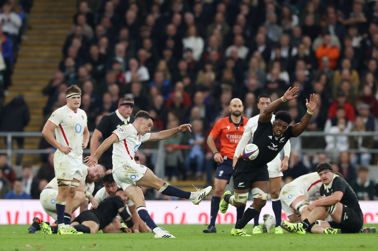 イングランド代表がNZ代表オールブラックスに6年ぶり勝利。DG2本成功のジョージ・フォードがPOTM。