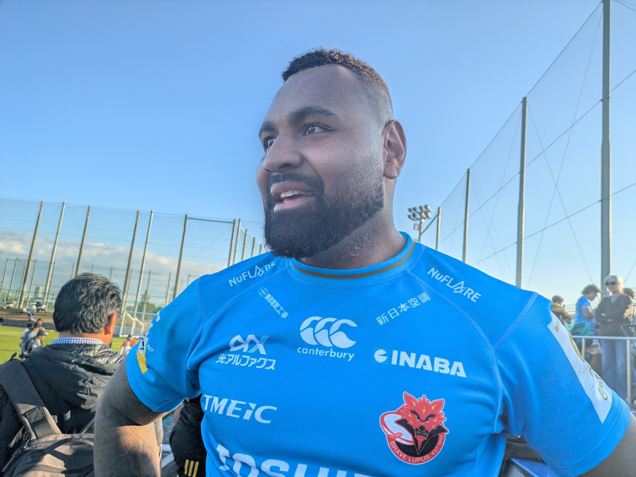 王者ブレイブルーパスに頼れる新戦力。ネタニ・ヴァカヤリアは「トライを獲り切る」。