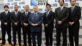 日本ラグビー協会の森喜朗会長とRWC2019アンバサダーに就任した元日本代表6名（撮影：…