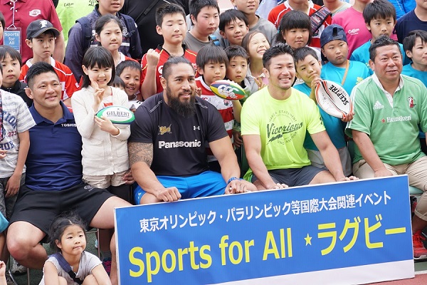 目の前の選手に大人も子どもも大興奮。武蔵野市でラグビーイベント開催。