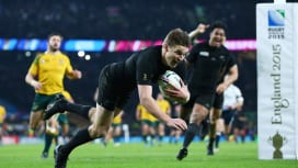 RWC2015決勝で勝利を決定づけるトライを決めたNZのバレット（C）Getty Ima…