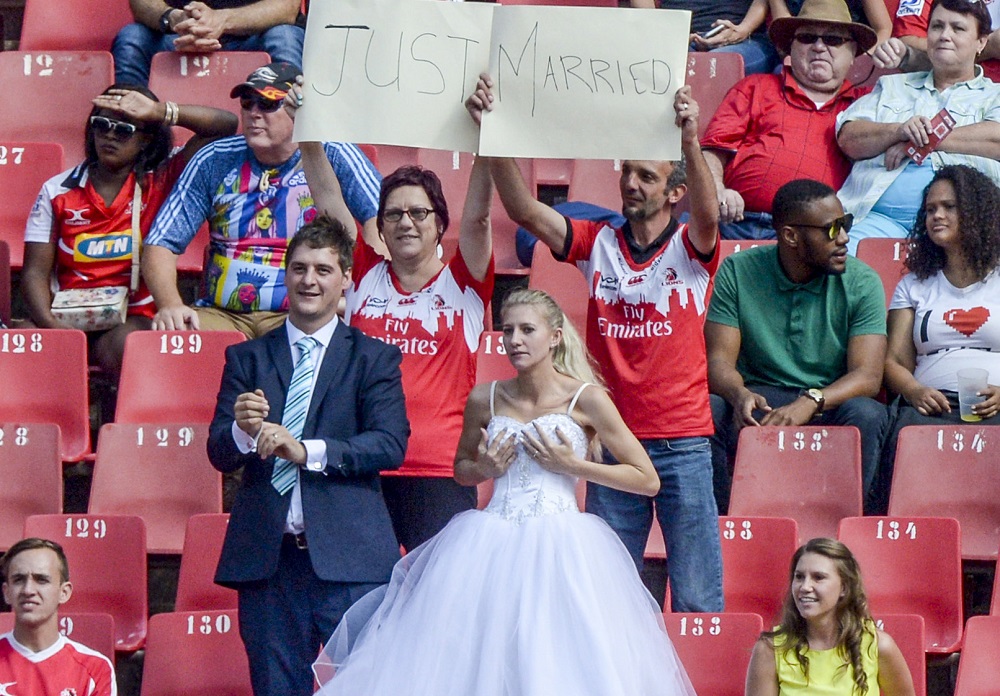 南ア・ジョハネスバーグのスタジアムでライオンズを応援する新婚カップル（C）Getty Images