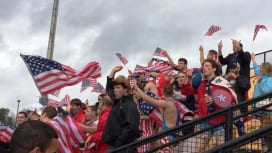 2015W杯出場を決めたアメリカ。ファンも大喜びで「USA !」（撮影：HIROYUKI…