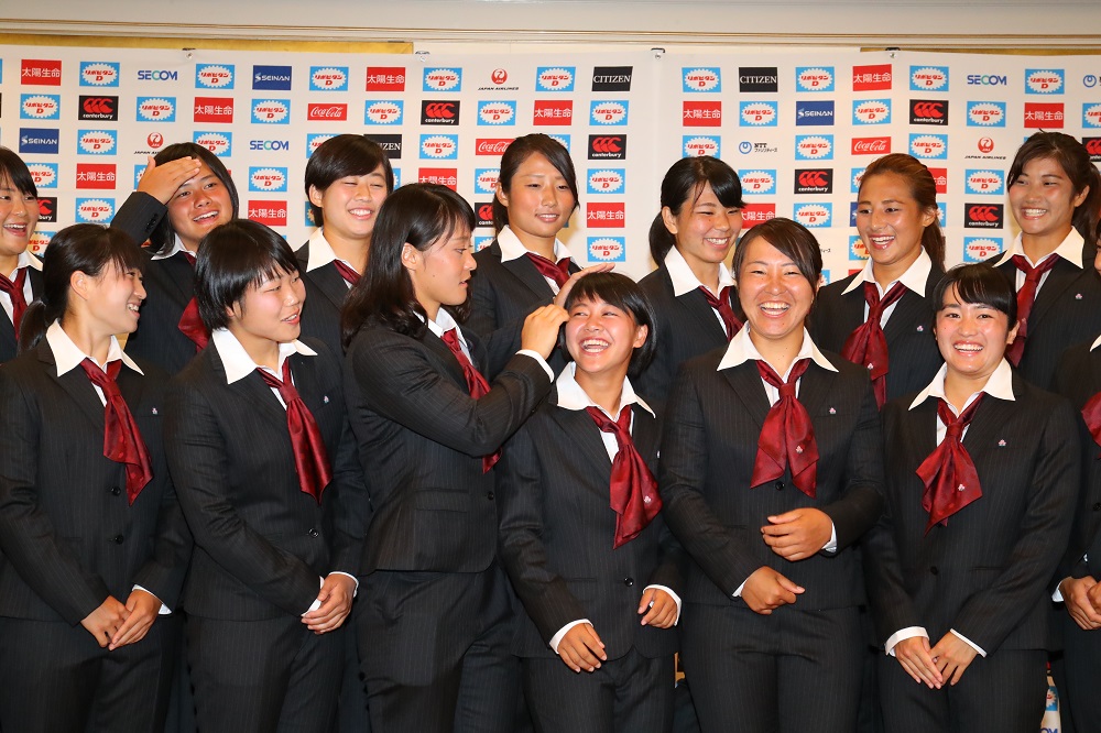 世界と戦う準備はできた。充実の女子日本代表、フォトセッション前のひととき（撮影：松本かおり）
