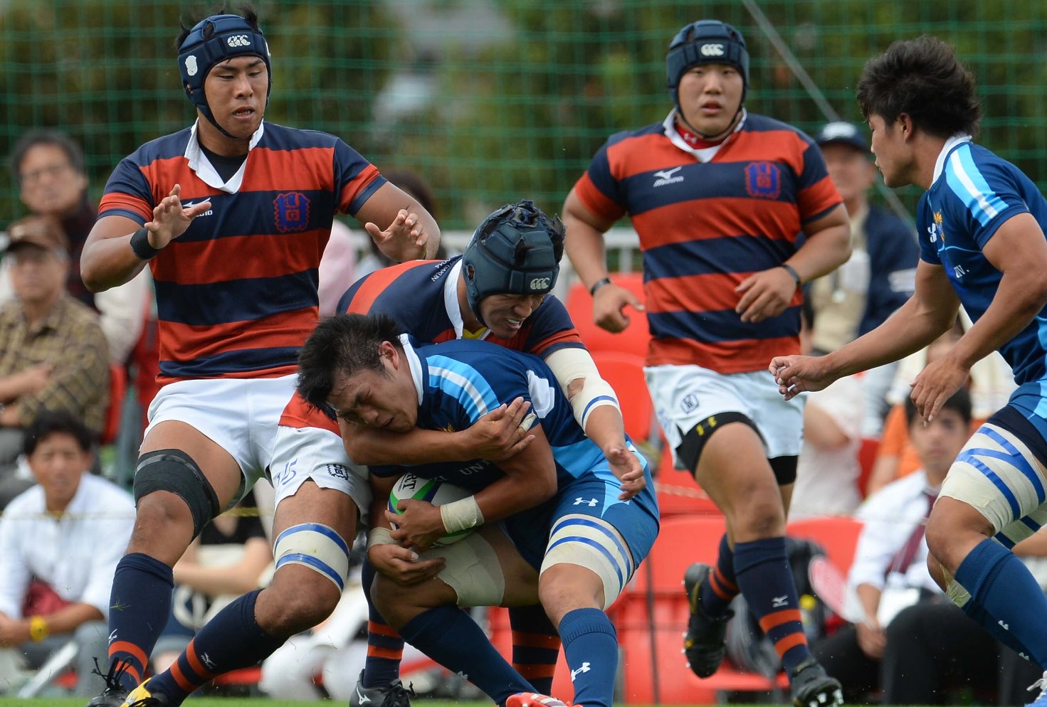 関西大学Aリーグの熱戦始まる。写真は開幕戦の関西学院大×近畿大（撮影：早浪章弘）