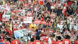 秩父宮ラグビー場で応援した約1万4000人が日本代表の歴史的勝利を喜んだ（撮影：松本かお…
