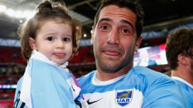 NZに惜敗したが健闘だったアルゼンチン。試合後レギサモンが愛娘と一緒に（C）Getty …