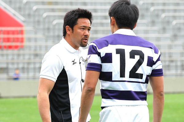 明大では池田渉新BKコーチが指導。主力組の自覚促す。