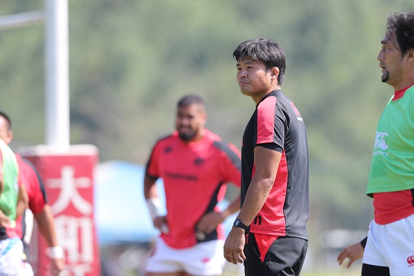 日本代表新ヘッドコーチと殴り合った男、東芝・中居智昭FWコーチの職人芸。