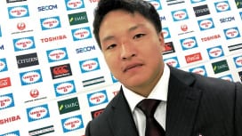 小さなFLが先頭に立つ。U20日本代表の主将はFL岡山仙治（天理大3年）。
